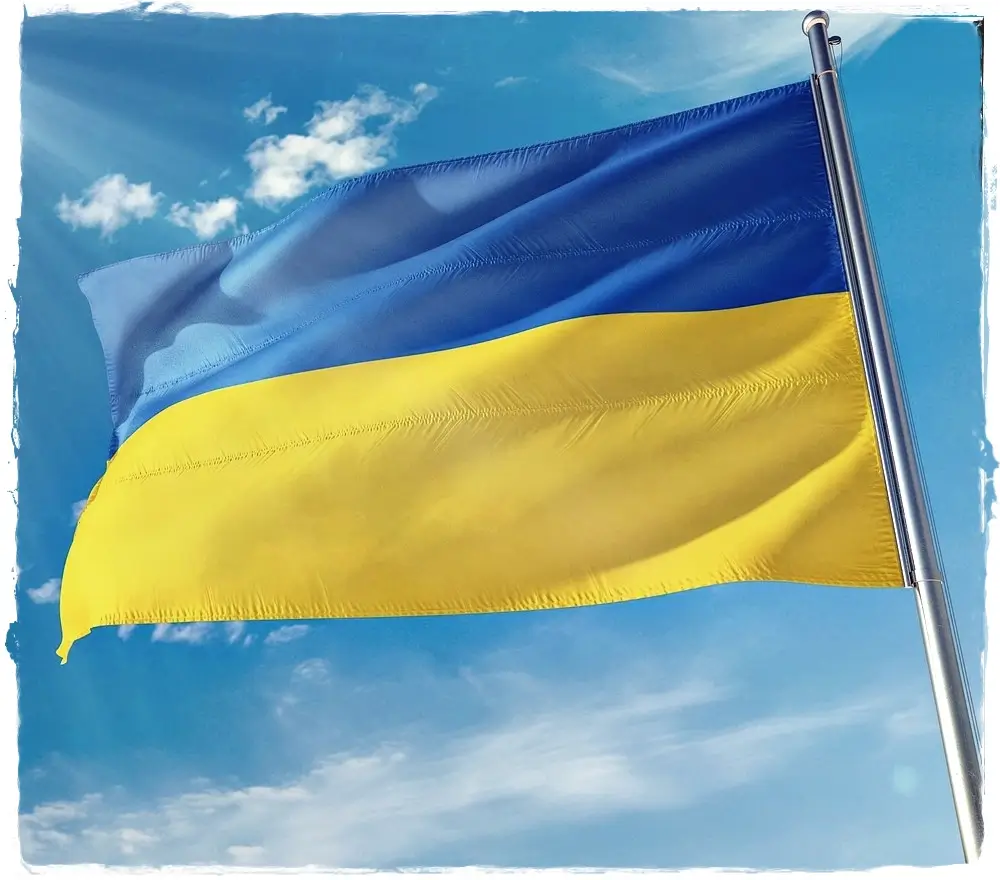 Zdjęcie powiewającej flagi Ukrainy na maszcie